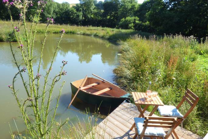Dine al fresco overlooking the lake on a summer's day at Gosling Lodge cabin in Devon