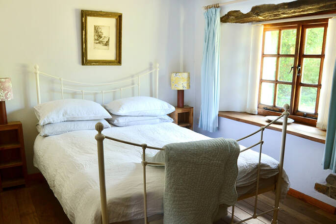 Great Burrow Cottage king size bed
