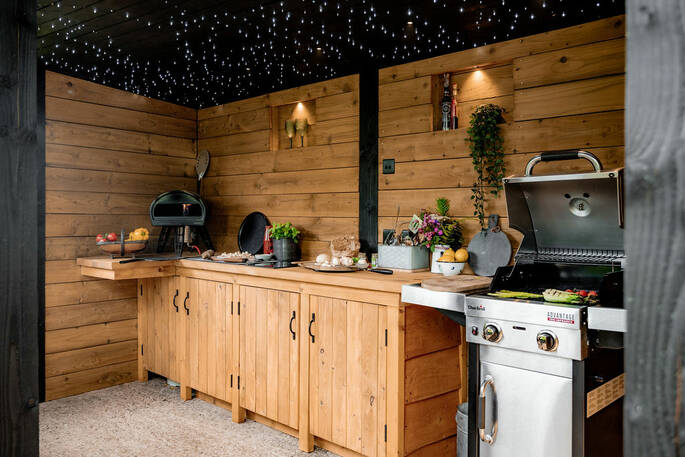 Outdoor kitchen counter