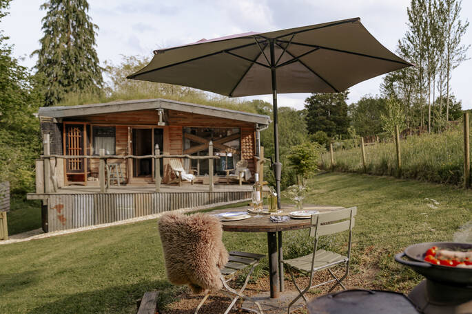 Hill's Cross Hide cabin external area, Honiton, Devon, England