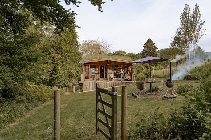 Hill's Cross Hide cabin, Honiton, Devon, England