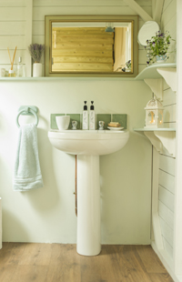 The bathroom at Longlands