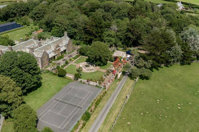 Tennis available to play at Pickwell Manor in Devon