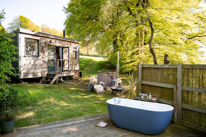 Outdoor tub in garden