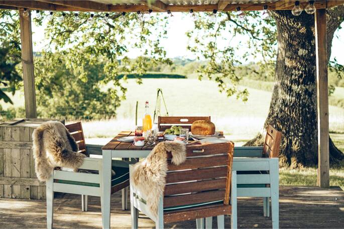 11 - outdoor dining
