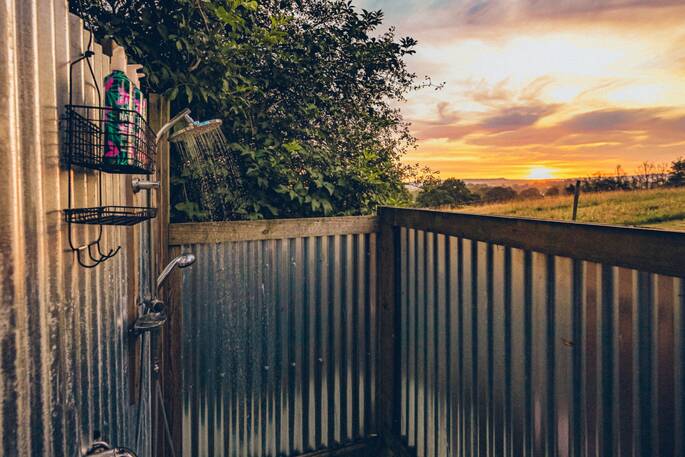 18 - outdoor shower