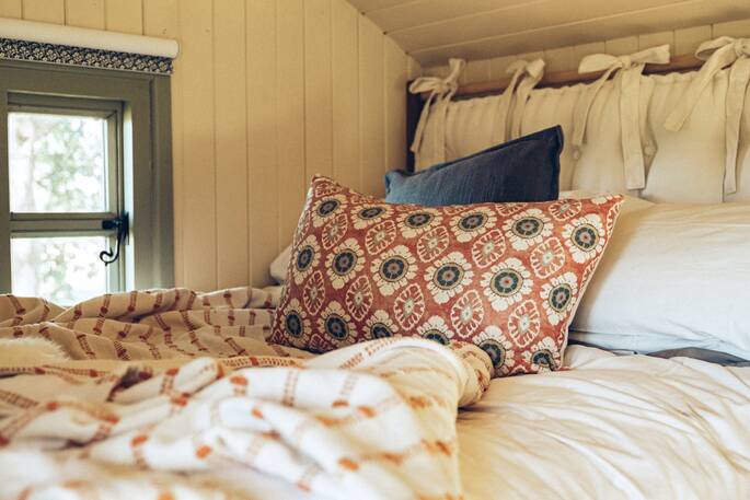 8 - Bed
