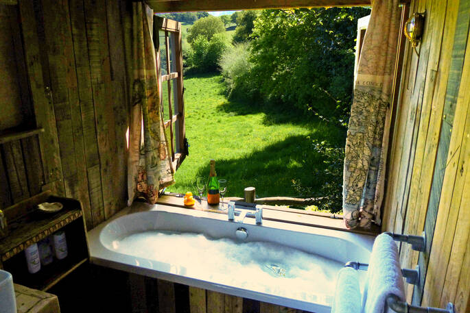 Sit back and relax in the bath tub with a glass of champagne watching the Devon sky at Orchard Wagon