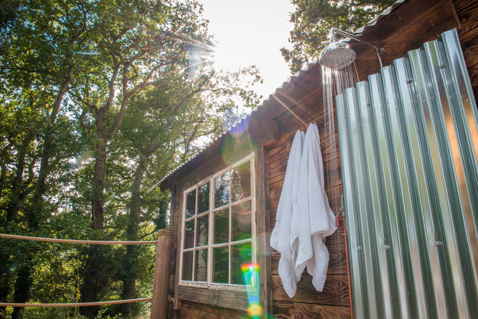 Outdoor shower and sunburst - Woodmans