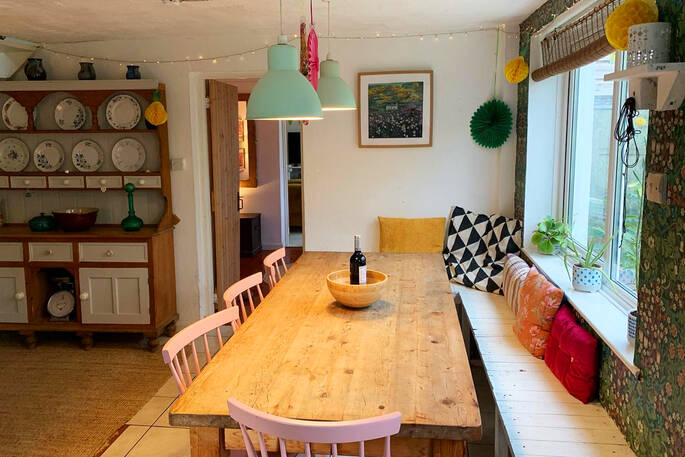 Cooking utensils, crockery and glassware