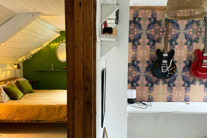 Twin bedroom with double bed