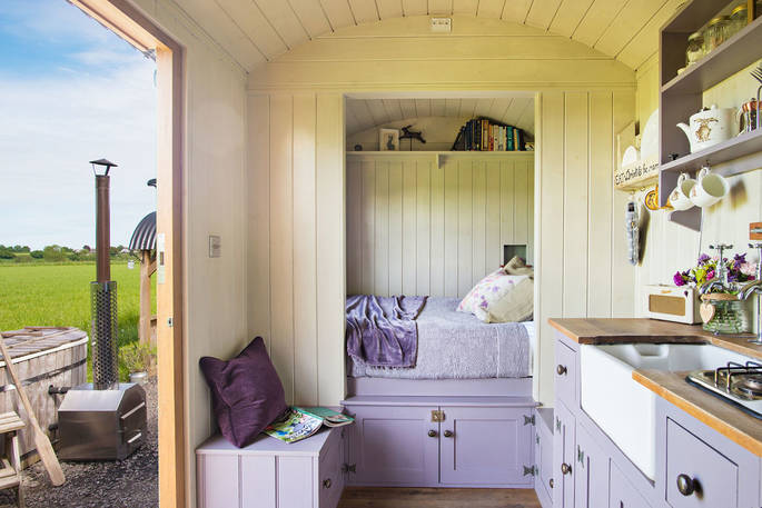 Happy Hare Shepherd's hut bed, Sturminster Newton, Dorset
