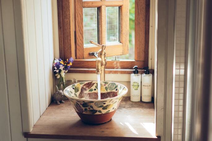 12 - bathroom sink
