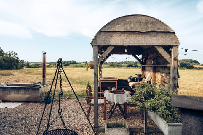 16 - Outdoor dining