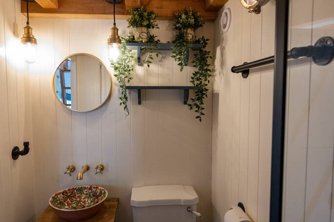 11 - Bathroom