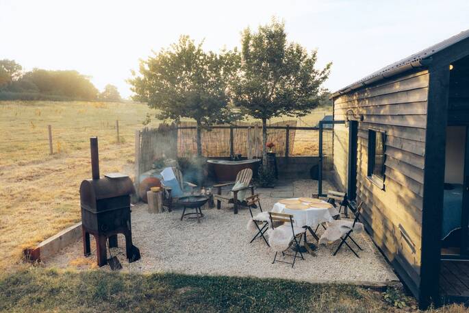 2 - Outdoor dining