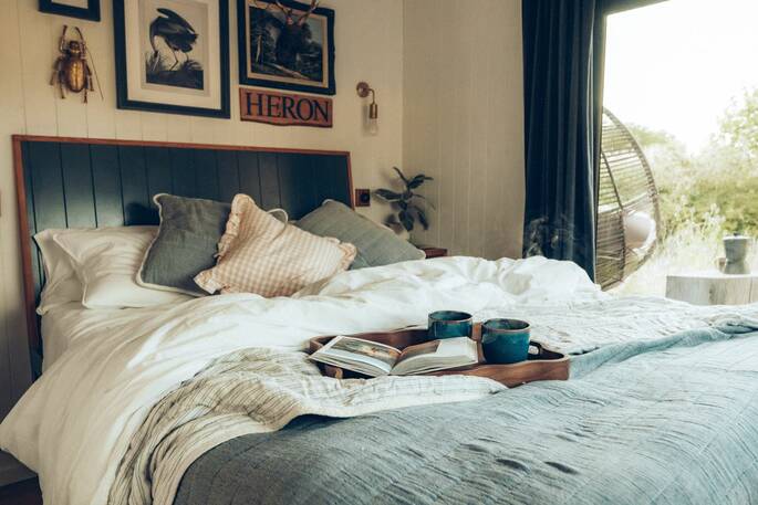 4 - King size bed
