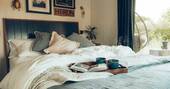 4 - King size bed