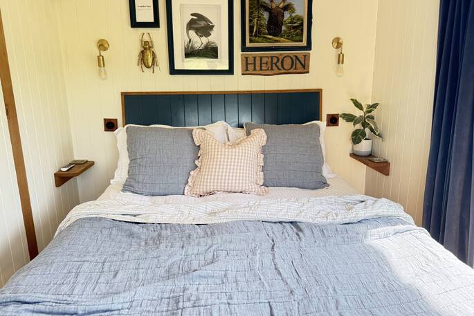 The Heron Cabin - Bedding