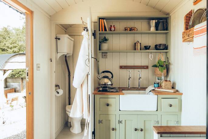 6 - Kitchenette