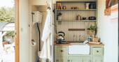 6 - Kitchenette