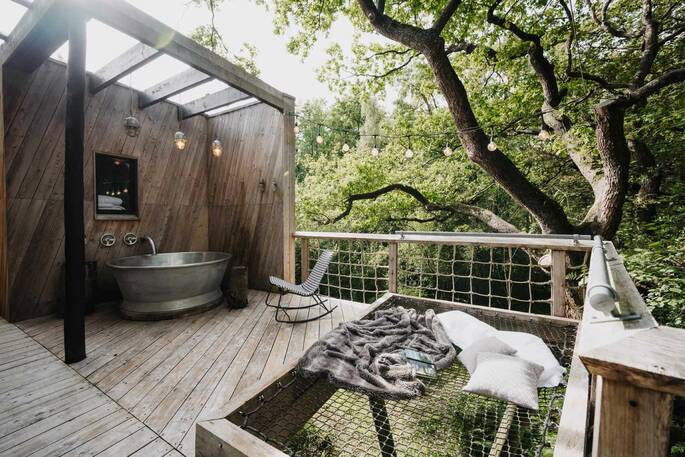 2 - Relaxing net with a view