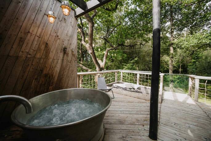 4 - Use of the hot tub is included in your stay