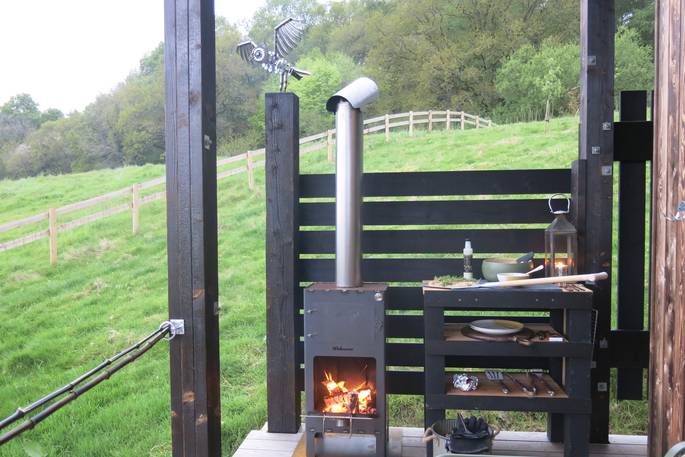 Silent Owl cabin woodfired pizza oven BBQ, Red Kite Lodge at Shaftesbury, Dorset
