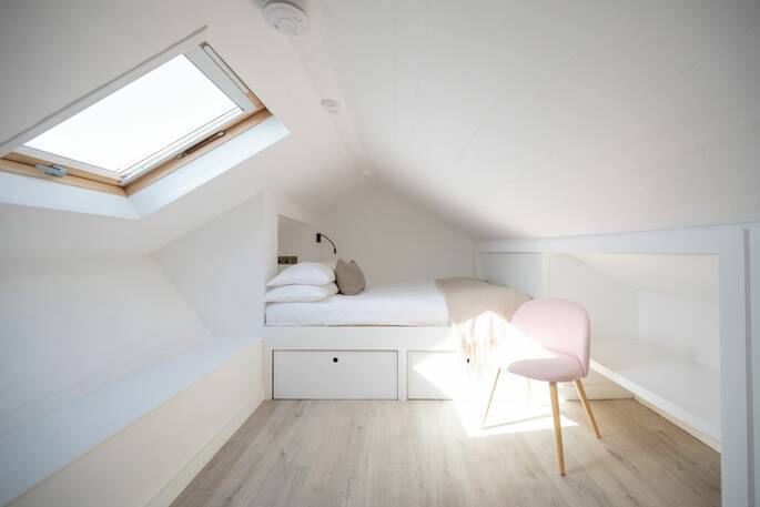 Upstairs double bed 2