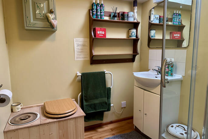Woody & Iris Bathroom