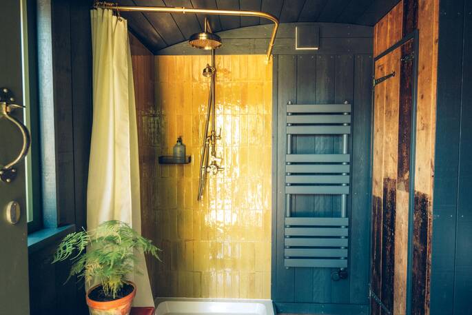 Hot shower in the bathing hut