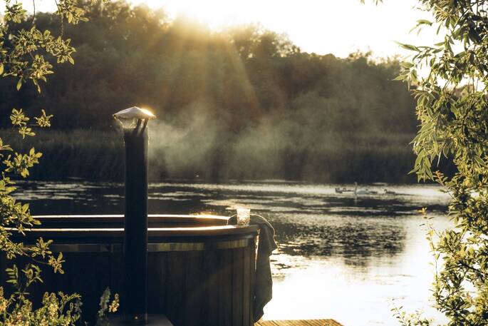 15 - Hot tub