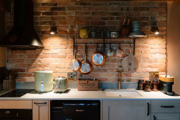 Kitchen equipped with an oven, kettle and cooking basics