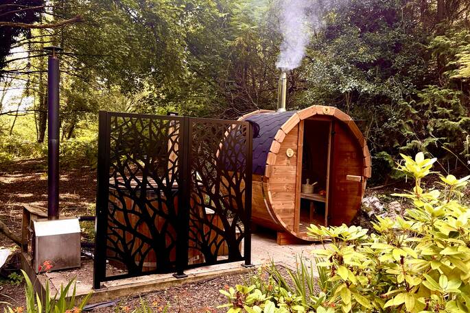 Squirrel's Nest Treehouse - Wood-fired sauna