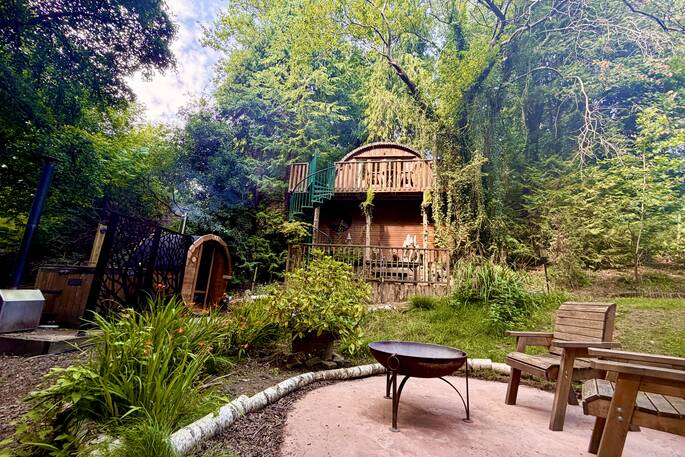 Wood-fired hot tub & sauna set up with fire pit 
