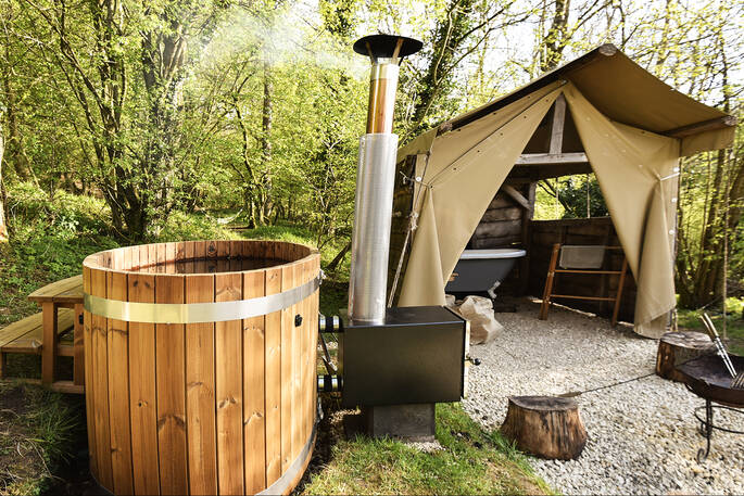 YURT REYNOLDS Hot Tub and Bath House