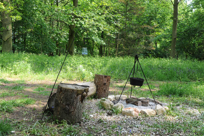 Cook on the campfire outside your shepherd's hut and enjoy the views of Wild Wood Bluebell in Gloucestershire 