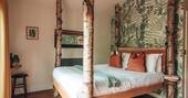 King size bed (2)