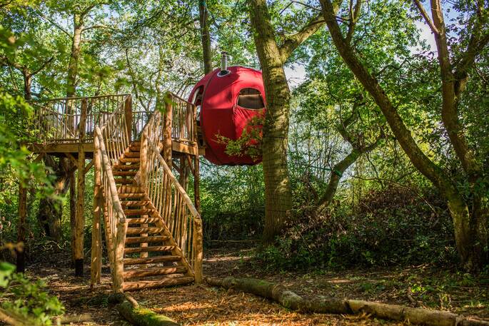 goji treehouse brook house woods tree tent suspended in the trees