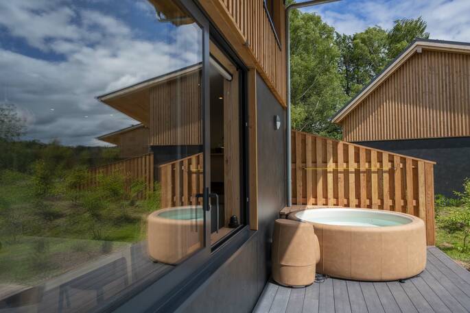 Chestnut at Cynefin Retreats - Lodges - Hot tub and decking
