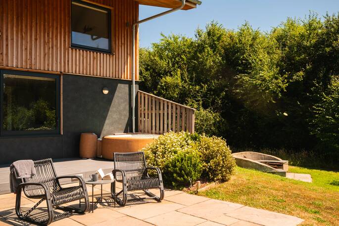 Chestnut at Cynefin Retreats - Lodges - Hot tub and decking