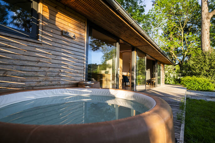 Hot tub 