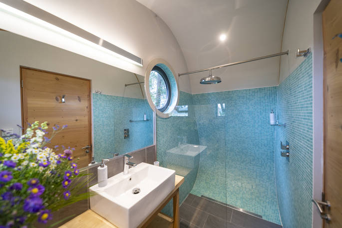 Rowan Cabin shower room, Clifford, Hereford, Herefordshire - photo by Alex Treadway