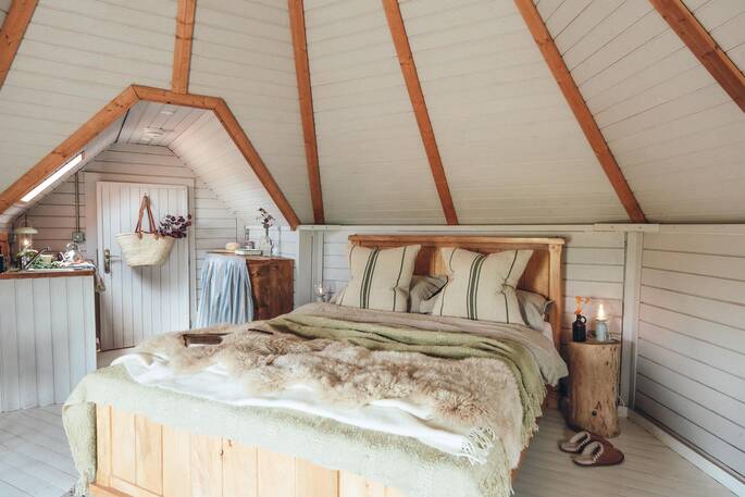 King size bed