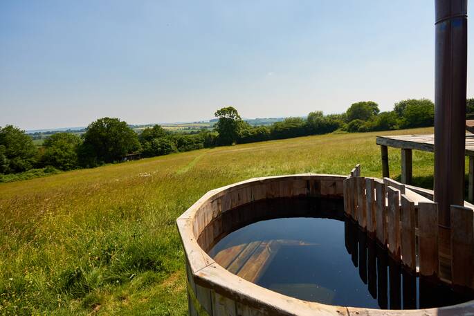 Wood fired hot tub free to use if you bring your own wood