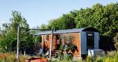 16 Hut and garden