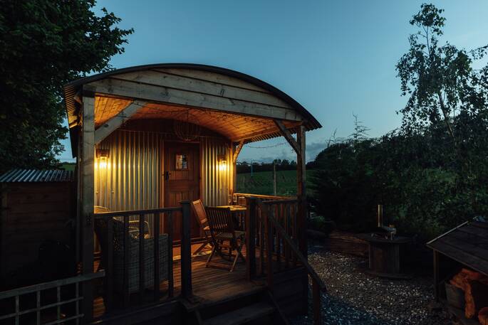 19 Hut at night