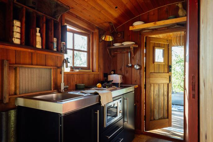 6 Kitchen