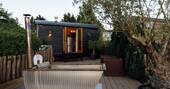 1 Hut and outdoor bath