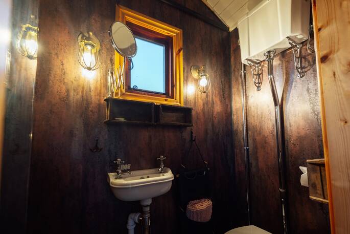 10 Bathroom